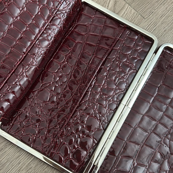 Vintage Faux Crocodile Embossed Deep Red / Burgundy Click Wallet / Clutch - Picture 11 of 16